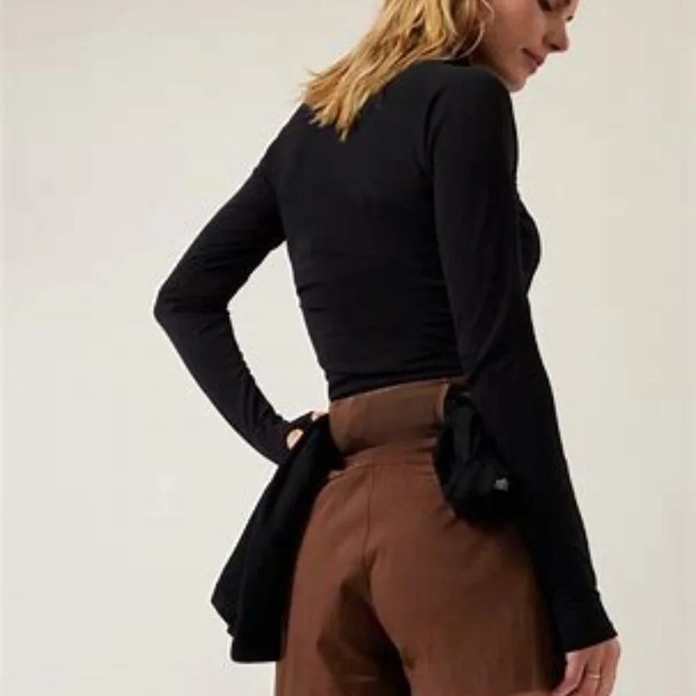 Athleta Trekkie North Short in Mahogany Size 2 - Picture 5 of 9